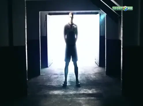 VIDEO: Vrei ca Vlad Chiriches sa te vada inainte de fiecare meci de pe White Hart Lane? Intra AICI! Ce super campanie a lansat Tottenham: