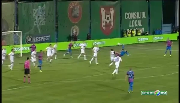 Stelistii nu l-au crezut NICIODATA in stare de asa ceva! Foarfeca de senzatie care a facut liniste pe stadion