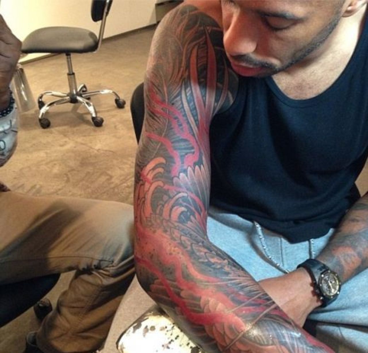 New York STYLE: Henry si-a desenat tot bratul drept! VIDEO: Cum aratat ultimul tatuaj facut de fostul star de la Arsenal si Barcelona:_2
