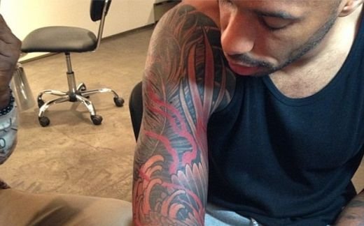 New York STYLE: Henry si-a desenat tot bratul drept! VIDEO: Cum aratat ultimul tatuaj facut de fostul star de la Arsenal si Barcelona:_3