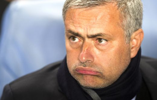 ULTIMA SANSA cu Steaua! Fanii lui Chelsea il fac PRAF pe Mourinho, desi in primavara se rugau sa-l inlocuiasca pe Rafa Benitez! Ce mesaje DURE i-au trimis: