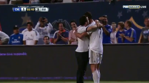 Gest EMOTIONANT facut de Ronaldo pentru un pusti care a intrerupt un meci al Realului! Scrisoarea cu care il poate scapa de politie: