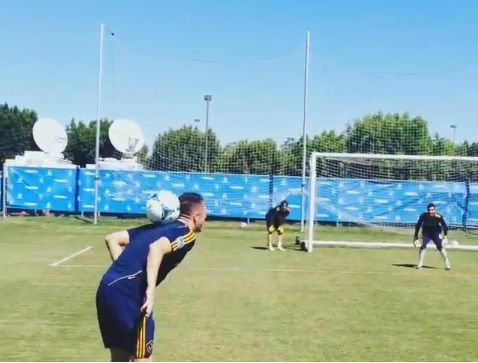 Faza DEMENTIALA reusita de Robbie Keane la ultimul antrenament al lui LA Galaxy: Ronaldinho e MIC COPIL pe langa el! VIDEO
