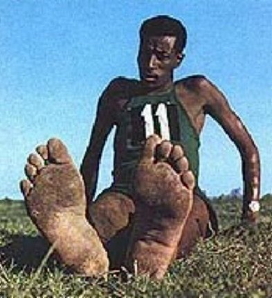 Stiati ca in septembrie 1960, un african necunscut a castigat maratonul in picioarele goale? Povestea fascinanta a lui Abebe Bikila_3