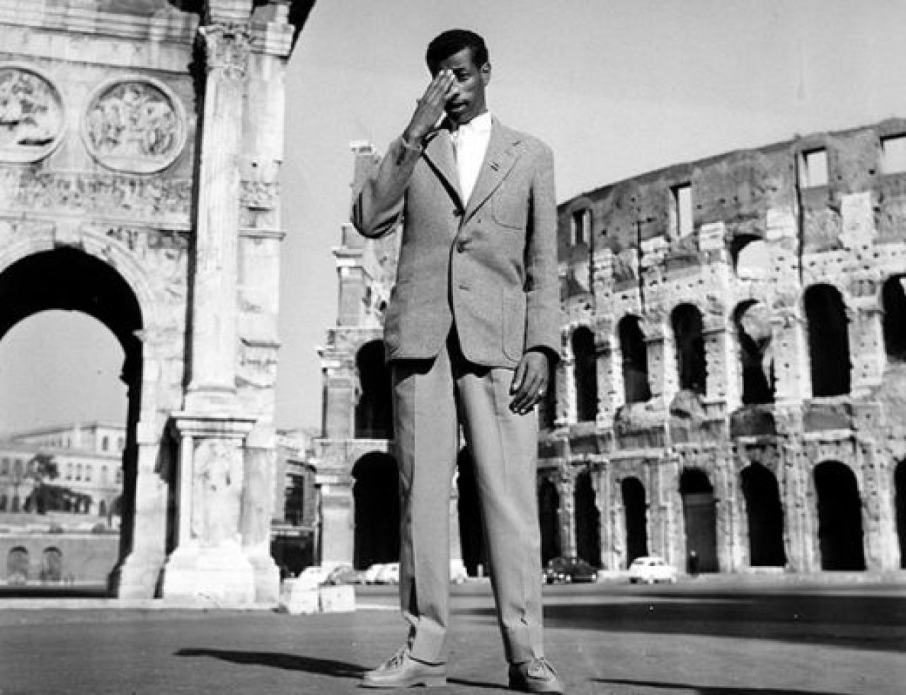 Stiati ca in septembrie 1960, un african necunscut a castigat maratonul in picioarele goale? Povestea fascinanta a lui Abebe Bikila_4