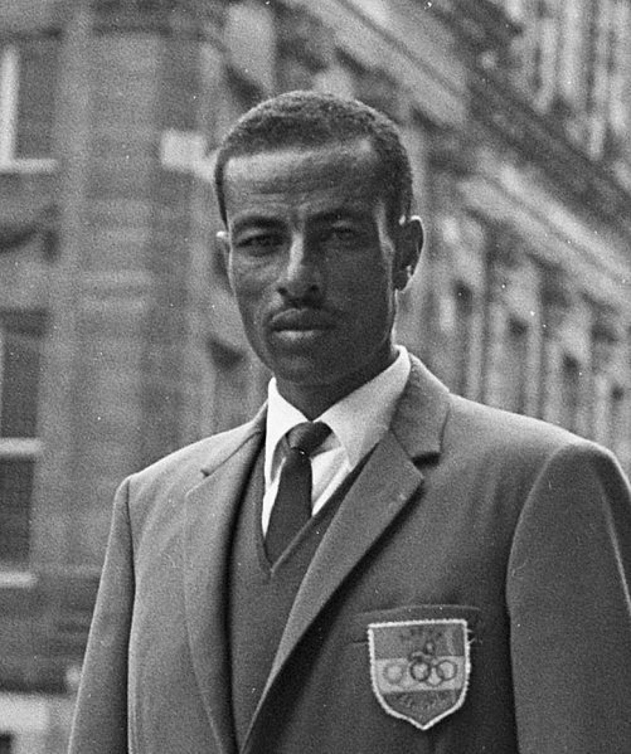 Stiati ca in septembrie 1960, un african necunscut a castigat maratonul in picioarele goale? Povestea fascinanta a lui Abebe Bikila_5
