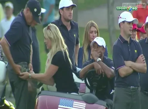VIDEO: Tiger Woods, 'atacat' ieri in timpul unui meci de golf! Cum a reactionat cand si-a dat seama ce are pe spate: