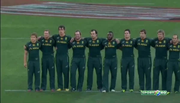 VIDEO Momentul in care tot stadionul a INGHETAT! Neo-zeelandezii s-au dezlantuit pe HAKA in fata a 80.000 de oameni!