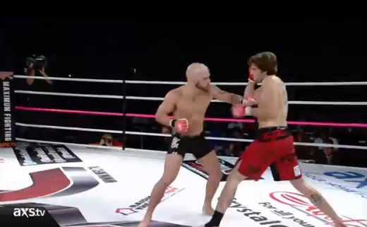 VIDEO KO BRUTAL! A rezistat doar 7 secunde in ring! Pumnul care l-a trimis direct la spital: