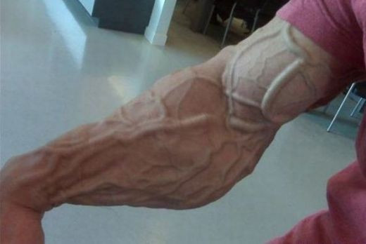 Explicatia halucinanta pentru celebra mana care EXPLODEAZA! Un expert a dezvaluit ce inseamna imaginea! Nu se astepta nimeni la asta