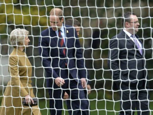 VIDEO PREMIERA! Primul meci din istorie disputat la Palatul Buckingham! Regina s-a speriat: