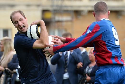VIDEO PREMIERA! Primul meci din istorie disputat la Palatul Buckingham! Regina s-a speriat: 