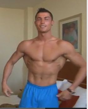 Picioarele lui Cristiano Ronaldo sunt niste SCOBITORI! O brazilianca il face de ras la orice ora! :)) FOTO_3