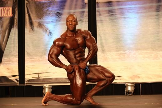 NOUA tendoane rupte si spatele in PIUNEZE nu l-au oprit sa lupte la Mr. Olympia! A riscat totul pentru a pasi alaturi de ZEII Olympia ! Shawn Flexatron, omul robot: