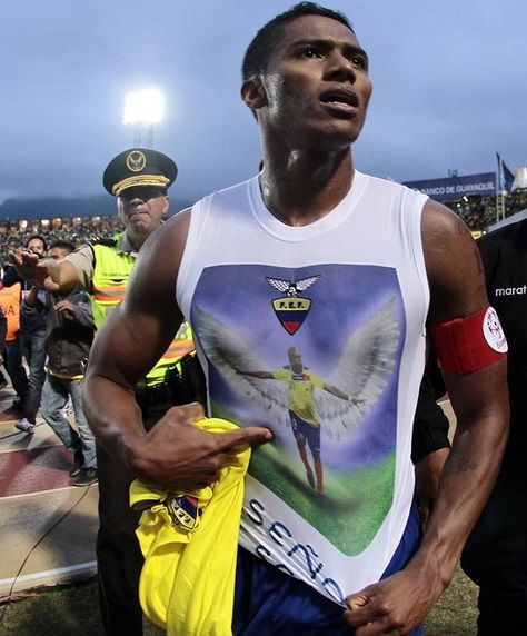 Imagini DEMENTIALE! Nationala lui Tony Valencia a sarbatorit in mare stil calificarea la Mondial! Mesaj emotionant al jucatorului de la United:_2