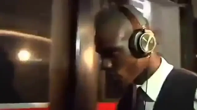 Da-te, ba, de aici! Un cameraman de la televziunea lui Berlusconi l-a scos din sarite pe Balotelli! Super VIDEO: