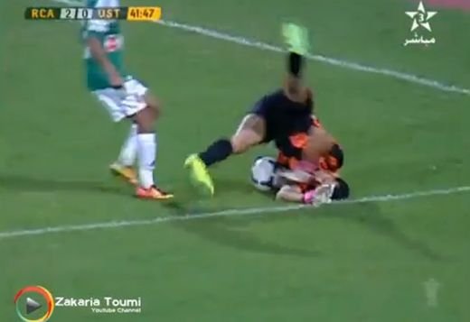 De cascadorii rasului! Nici atacantul nu mai credea ca se poate intampla ceva! Ce GAFA amuzanta a facut portarul: VIDEO