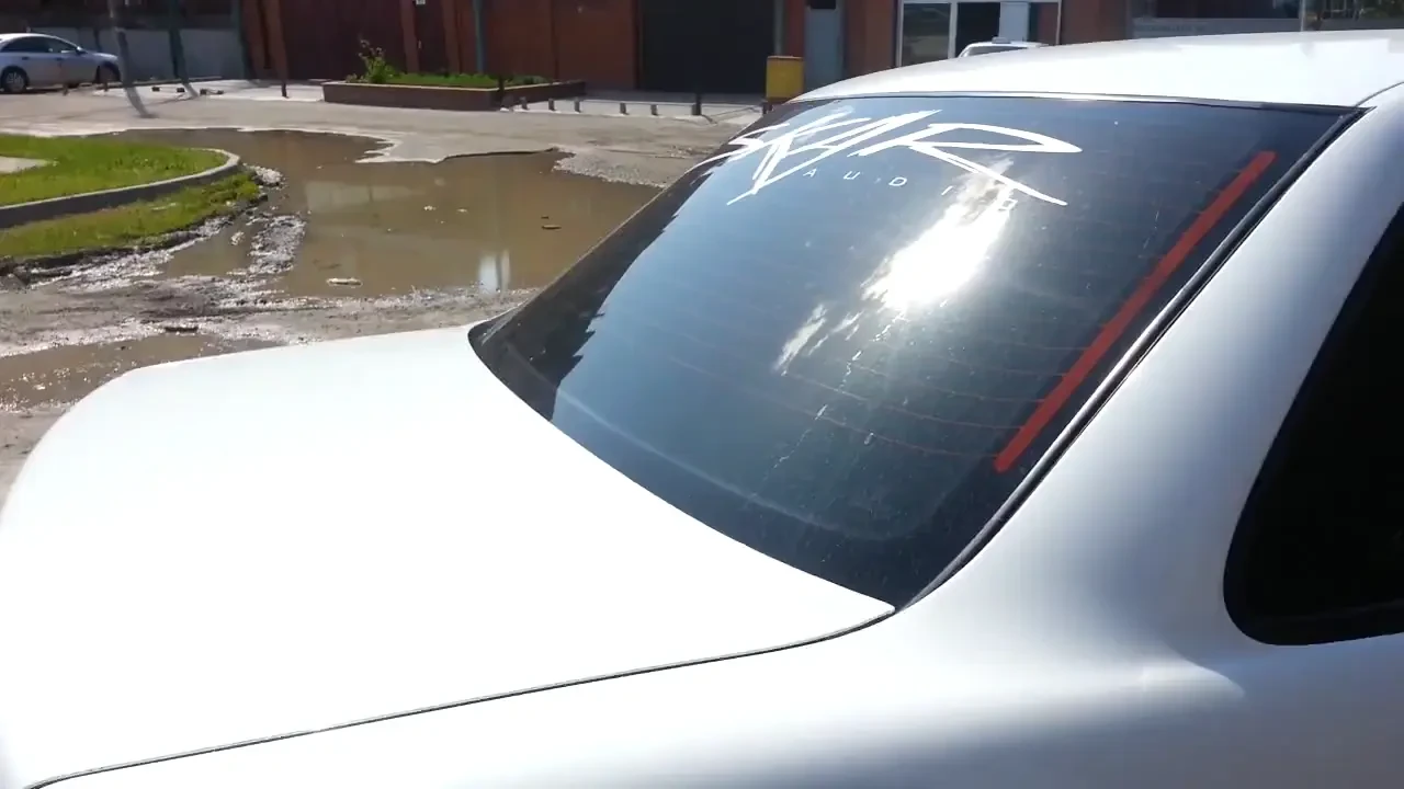 Trebuie sa vezi ce au facut nebunii astia! Tabla DANSEAZA pur si simplu pe masina! Clipul care te lasa cu gura cascata - VIDEO