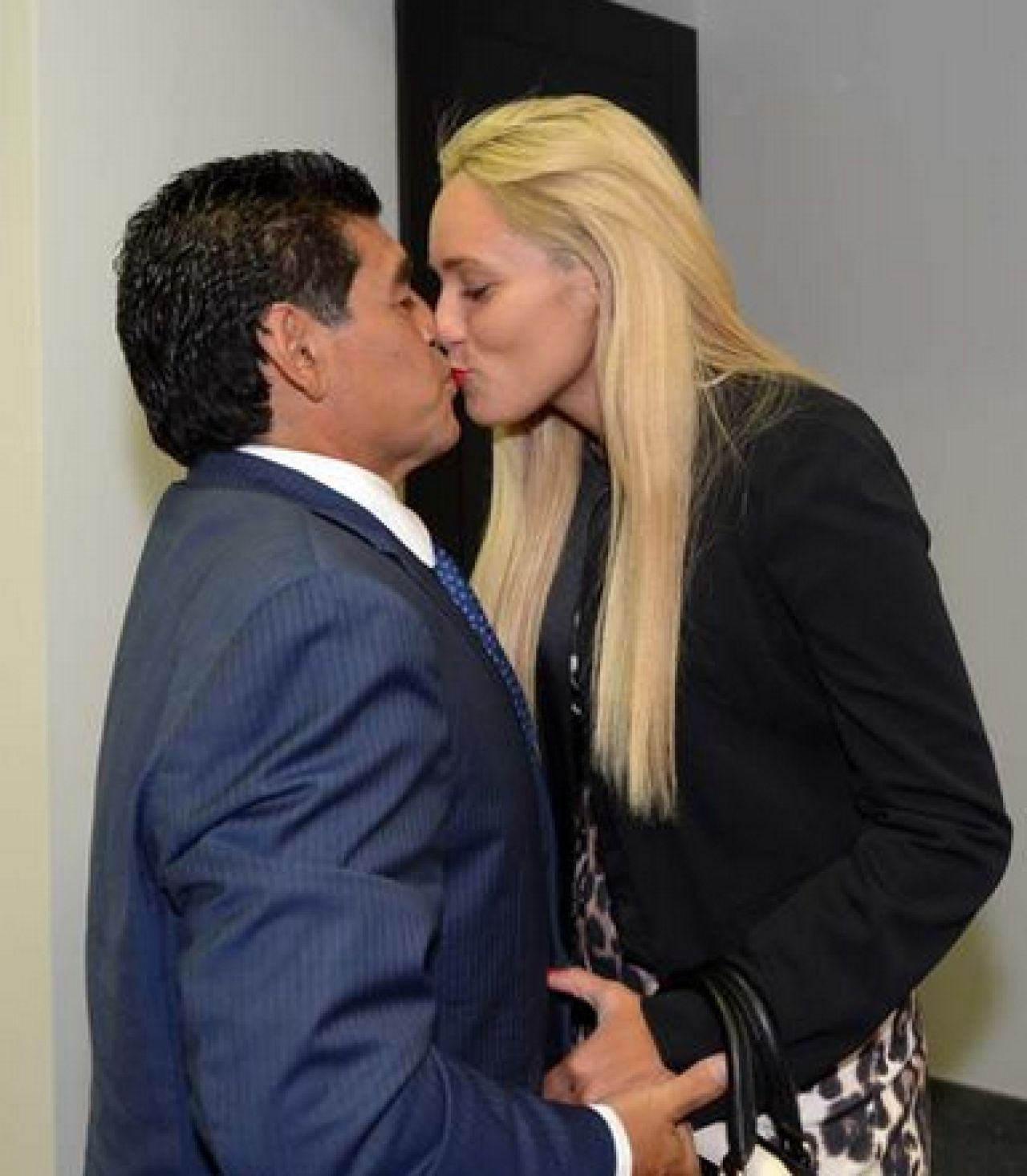 De 10 ani departe de BLANCA MUJER: