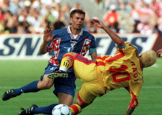 Cu totii in GALBEN! Ultima nationala care i-a scos in strada pe romani! Generalul si puii de gaina care au dus Romania la ultimul mondial!