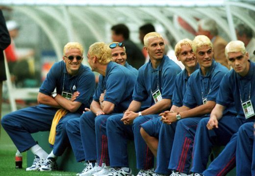 Cu totii in GALBEN! Ultima nationala care i-a scos in strada pe romani! Generalul si puii de gaina care au dus Romania la ultimul mondial!_2