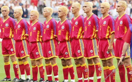 Cu totii in GALBEN! Ultima nationala care i-a scos in strada pe romani! Generalul si puii de gaina care au dus Romania la ultimul mondial!_9