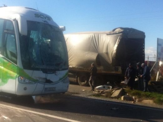 Autocarul lui FC Vaslui s-a CIOCNIT violent de un camion! Porumboiu face haz de necaz: 