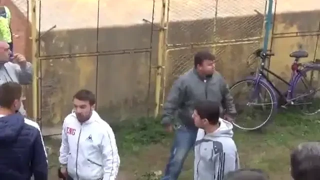 VIDEO A aparut inregistrarea BATAII dintre suporterii olteni! MOTIVUL pentru care Universitatea a fost suspendata 4 etape: fanii l-au injurat pe Niculescu!