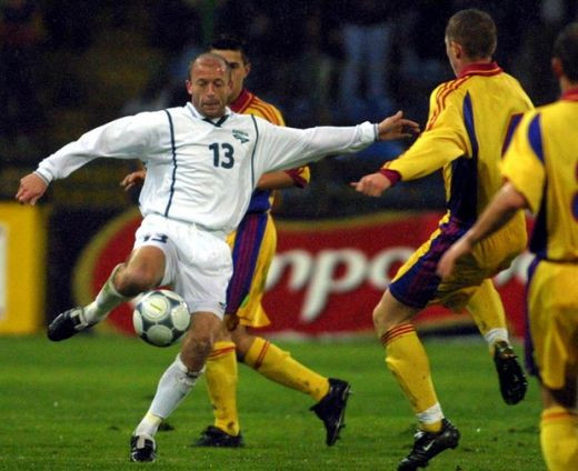 DRAMA ne macina de 12 ani! Ziua in care fotbalul s-a terminat pentru Generatia de Aur! 'Nimeni' ne-a ELIMINAT si a ajuns erou national: Slovenia ne-a invatat sa PLANGEM:_3