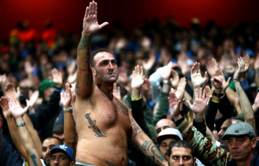 Fanii lui Napoli au facut PRAPAD in Franta! Batai violente cu politia la Marsillia! Vezi imagini: