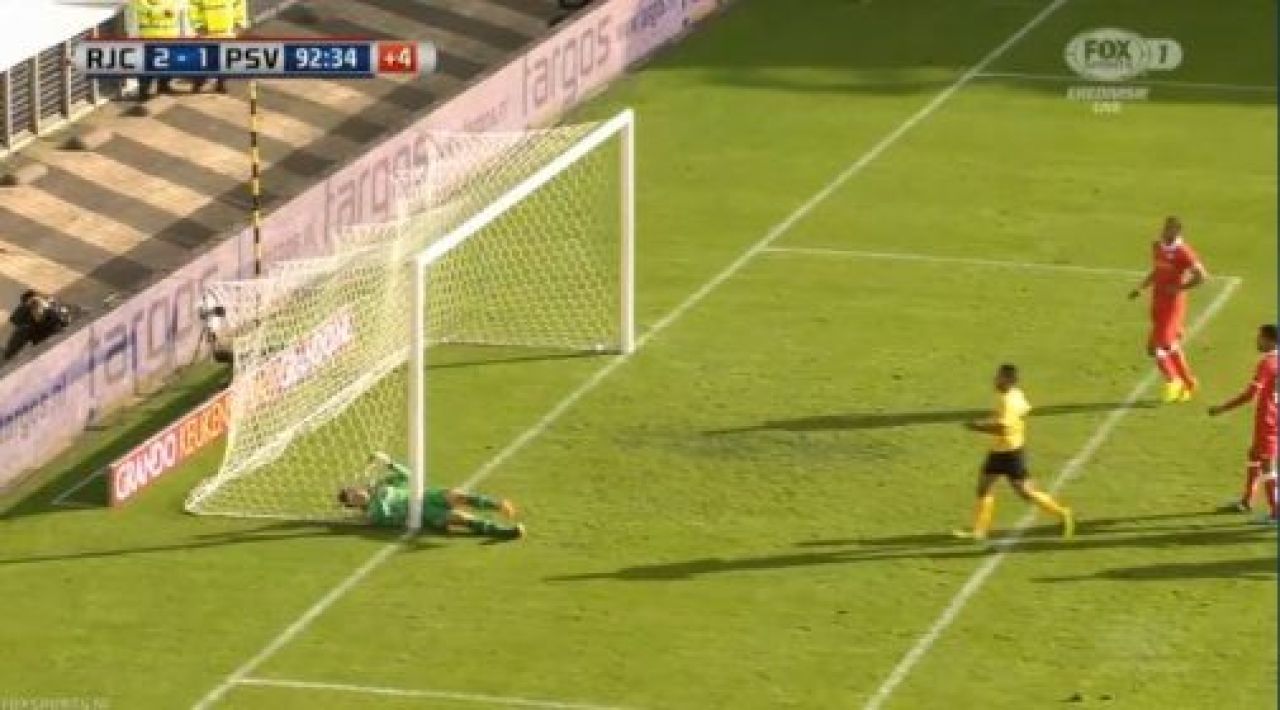 Imagini ingrozitoare in Olanda, la 2 ani dupa accidentarea lui Mihaita Nesu! Portarul lui PSV A MURIT pentru 30 de secunde! VIDEO_1