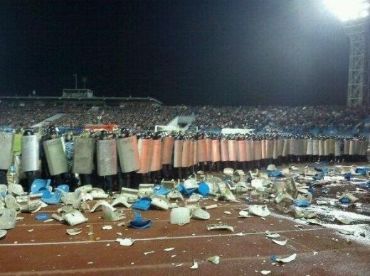 DEZASTRU in Rusia! Lumea s-a cutremurat cand au aparut imaginile acestea! Steaguri naziste si REVOLTA in tribune! INCIDENTE grave FOTO:_4