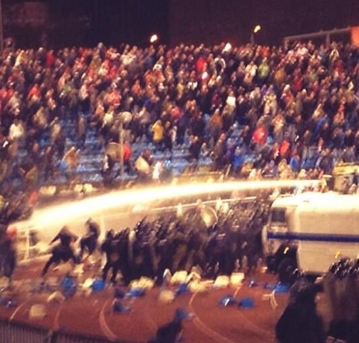 DEZASTRU in Rusia! Lumea s-a cutremurat cand au aparut imaginile acestea! Steaguri naziste si REVOLTA in tribune! INCIDENTE grave FOTO:_5
