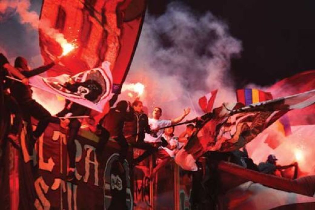 LIVE BLOG Hallo-Win Cupa | Gest senzational la final; peluza rapidista i-a facut pe jucatori sa lacrimeze de emotie! Ultrasii de la tribuna i-au provocat pe rivali: