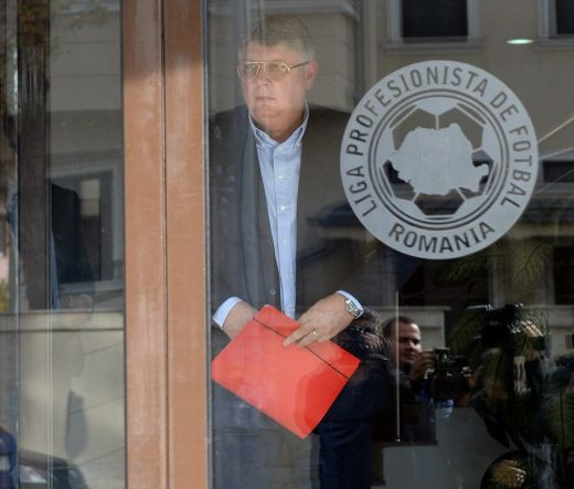 Final de era? Gino Iorgulescu e convins ca il da jos pe Mitica de la Liga: Sunt prieten si cu Basescu, si cu Ponta