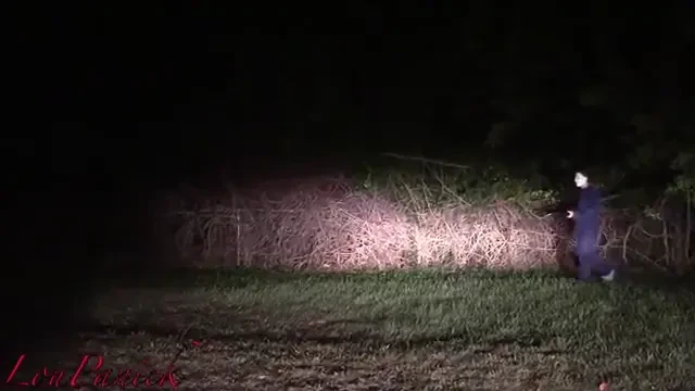 Farsa DEMENTA de Halloween! S-a imbracat intr-un personaj monstruos, dar si-a luat o bataie pe care o va tine minte :)) VIDEO: