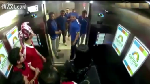 Farsa GENIALA! Cum ai reactiona daca te-ai intalni cu galeria Stelei si a lui Dinamo in lift? SUPER VIDEO :)