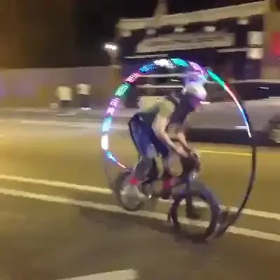 GENIAL! A pus frana, apoi TOTI au ramas ingroziti! Vezi ce a patit tanarul din imagine! VIDEO