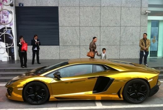 Un chinez a facut cea mai mare aroganta: si-a placat Lamborghini-ul cu AUR! FOTO:_5