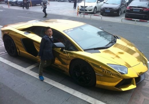 Un chinez a facut cea mai mare aroganta: si-a placat Lamborghini-ul cu AUR! FOTO:_6