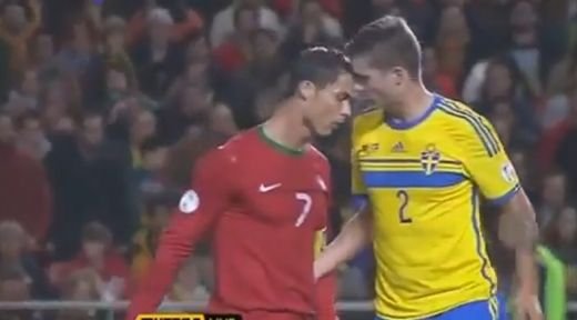 CR7 si-a pierdut mintile pe gazon! A fost la un pas de bataie cu un adversar! Cum l-a ridiculizat cateva clipe mai tarziu: VIDEO