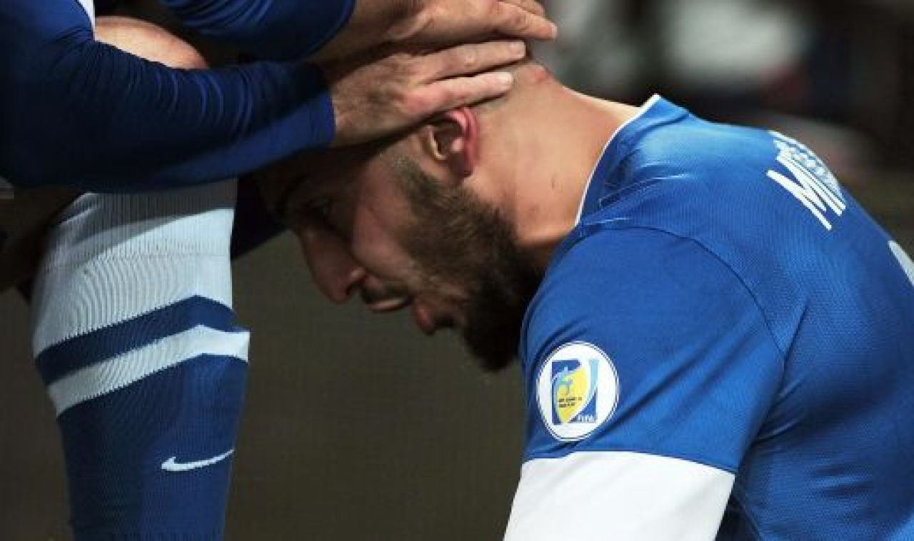 SUPER FOTO! Imaginea emotionanta de la meciul Romaniei! Ce a facut omul care ne-a EXECUTAT de doua ori imediat dupa ce a dat gol!_1