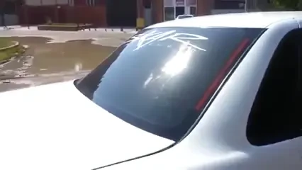 Sistemul AUDIO care iti mutileaza urechile si masina! Se CRAPA tabla de pe masina cand dai la maxim! VIDEO: