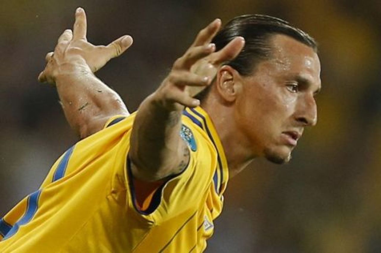 Marti am ajuns de rasul netului, azi ne injura toata Suedia: Romania l-a distrus pe Zlatan! Oferta venita azi la FRF: Va scapam noi de Piti!_5