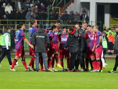 Desculti la masa bogatilor! Steaua, parasita de suporteri inainte de ultimul meci de pe National Arena in Liga! Explicatia fanilor pentru situatia incredibila:_2