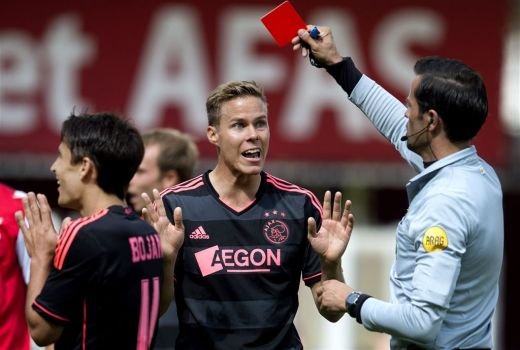 Ne-ati dus la baraj, acum vrem in primavara europeana :) Un olandez arbitreaza Steaua - Schalke! Ultima data cand a arbitrat romani in Europa, n-a fost cu noroc!