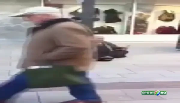 VIDEO EMOTIONANT! Cersetorul cu voce de AUR! Milioane de oameni l-au cautat dupa ce au vazut imaginile astea!