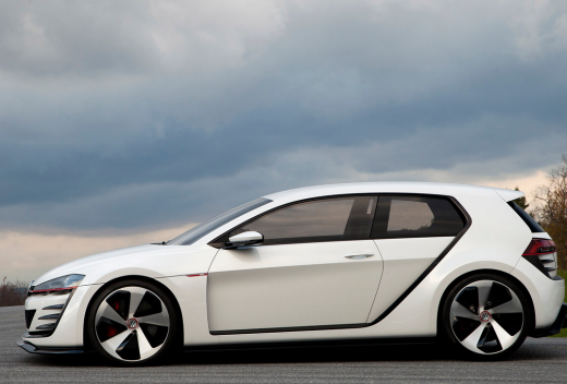 SUPER MASINA zilei | Volkswagen a lansat cel mai tare Golf din istorie: 500 de cai si 300 km/h! Pret FABULOS: mai scumpa decat Bugatti Veyron!_3