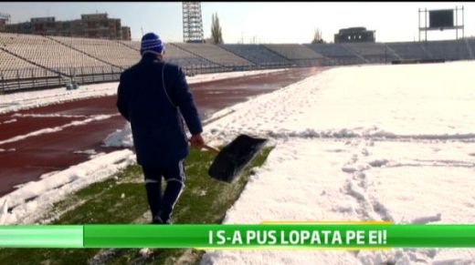 Craiova lui Mititelu joaca sambata primul si ultimul meci din acest sezon pe Olbemenco! Patronul Universitatii a curatat tot gazonul de zapada! VIDEO: