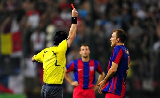 Englezii au interceptat convorbiri din Singapore: Costa 60.000 de euro sa facem blat in meciul asta! Vezi cat costa un arbitru la orice meci din Europa: